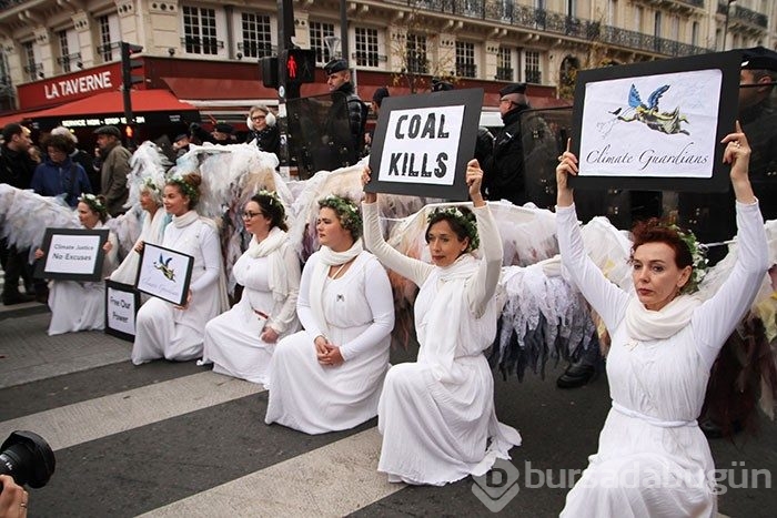Paris'te COP21 gösterisi