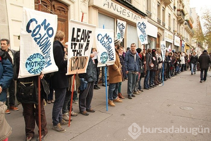 Paris'te COP21 gösterisi