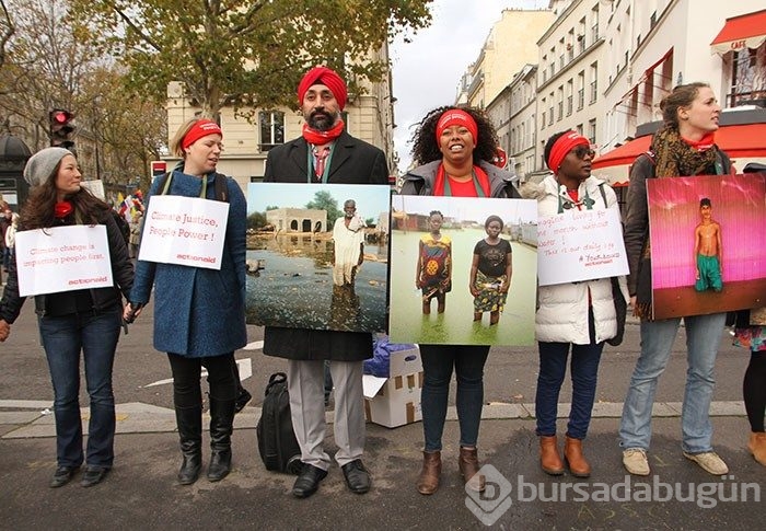 Paris'te COP21 gösterisi