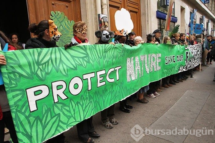 Paris'te COP21 gösterisi