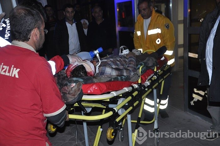 Rus uçakları Azez'de yardım tırlarını bombaladı