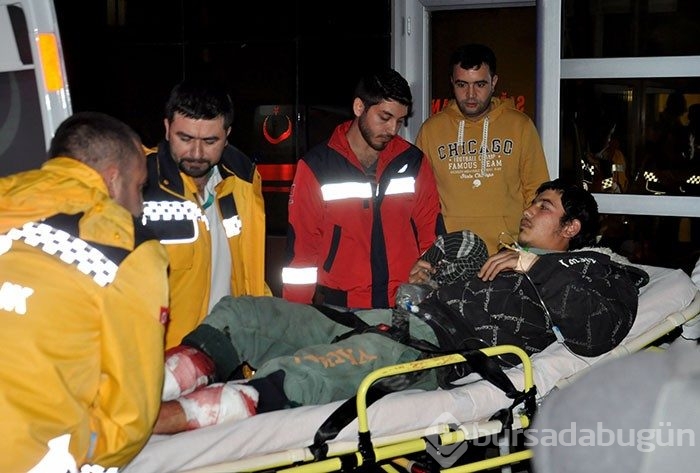 Rus uçakları Azez'de yardım tırlarını bombaladı