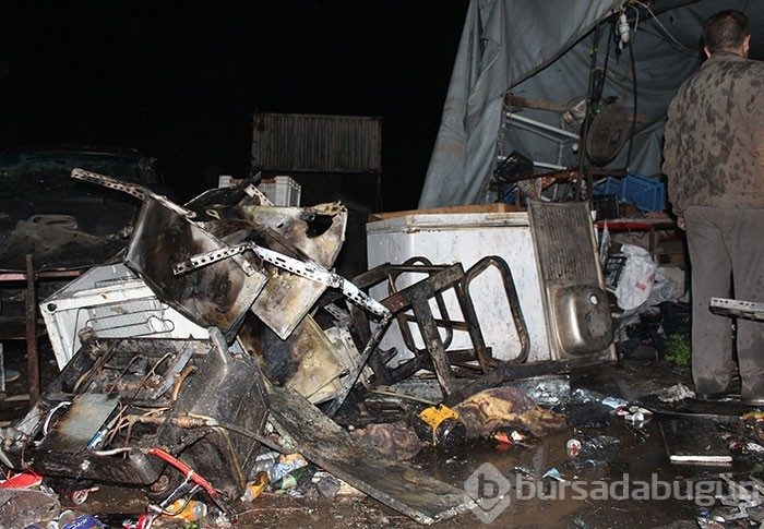 Rus uçakları Azez'de yardım tırlarını bombaladı