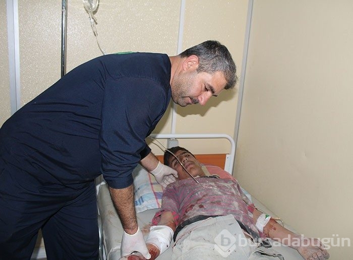 Rus uçakları Azez'de yardım tırlarını bombaladı