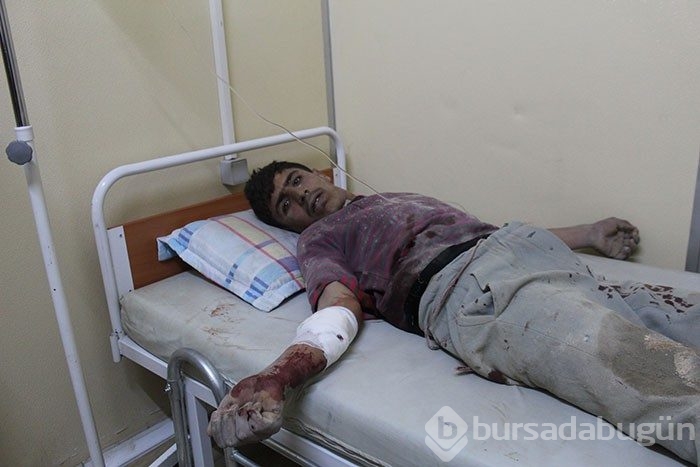 Rus uçakları Azez'de yardım tırlarını bombaladı