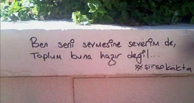 Şiir sokakta fırtınası