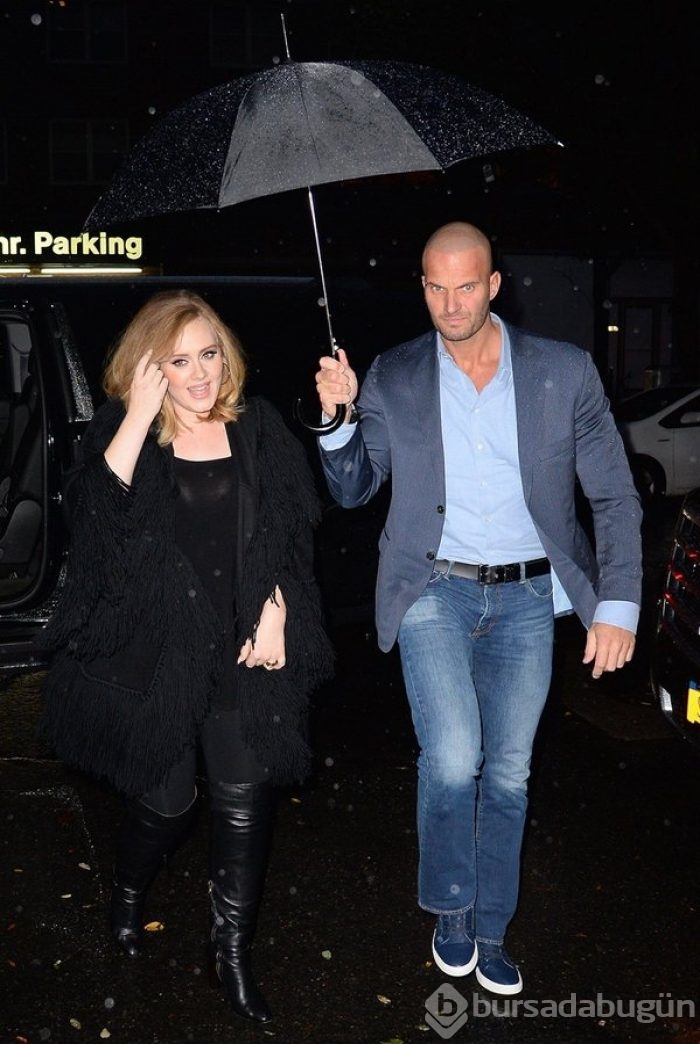 Genç kızlar Adele'in korumasına aşık oldu!
