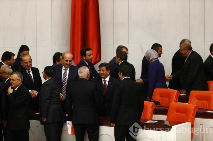 Başbakan kürsüden indi muhalefete gitti
