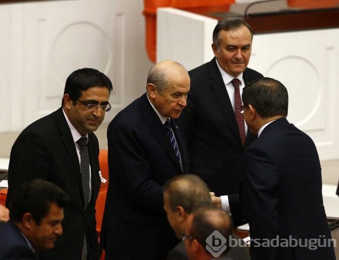 Başbakan kürsüden indi muhalefete gitti