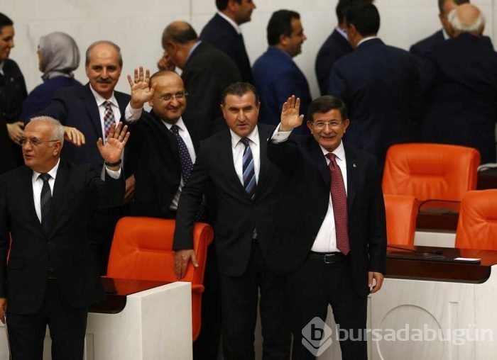 Başbakan kürsüden indi muhalefete gitti