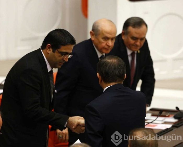 Başbakan kürsüden indi muhalefete gitti