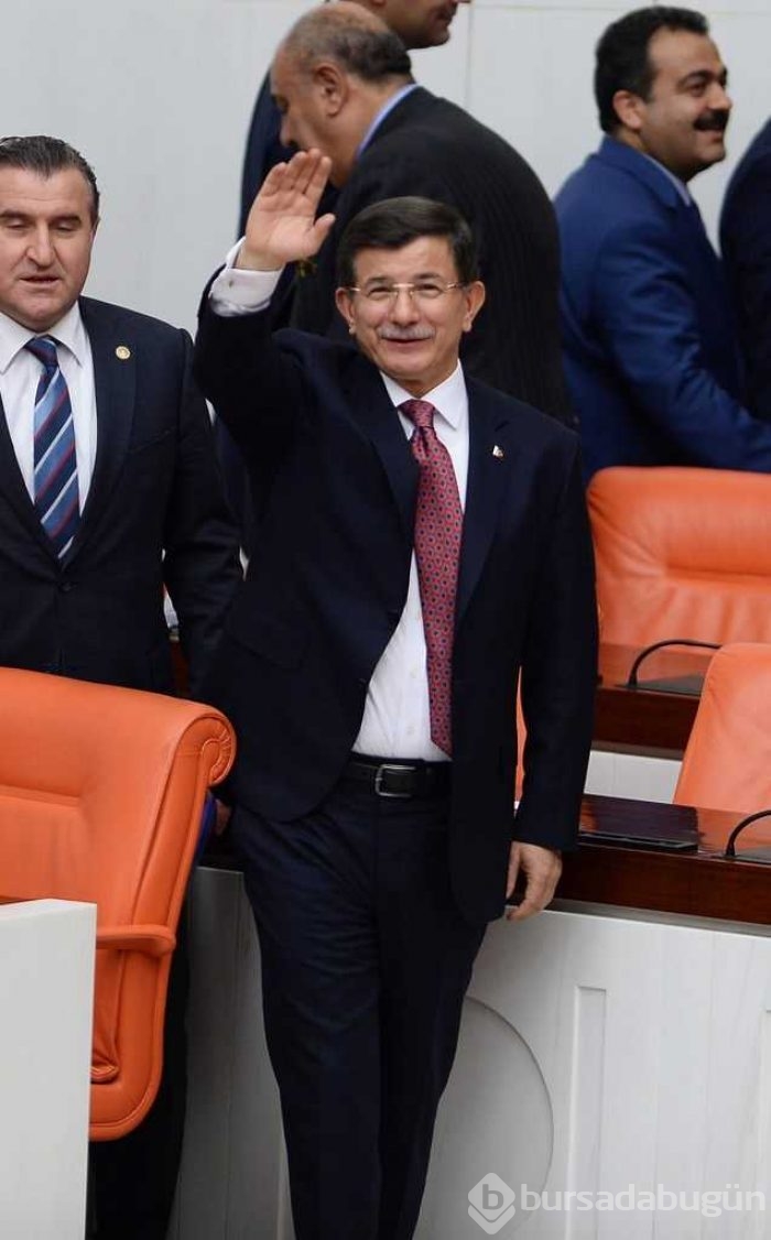 Başbakan kürsüden indi muhalefete gitti