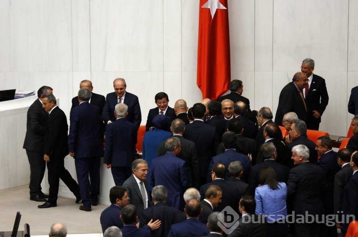 Başbakan kürsüden indi muhalefete gitti