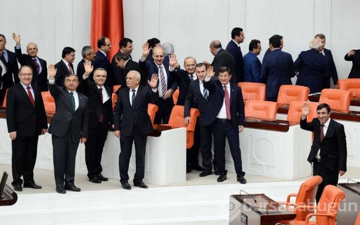 Başbakan kürsüden indi muhalefete gitti