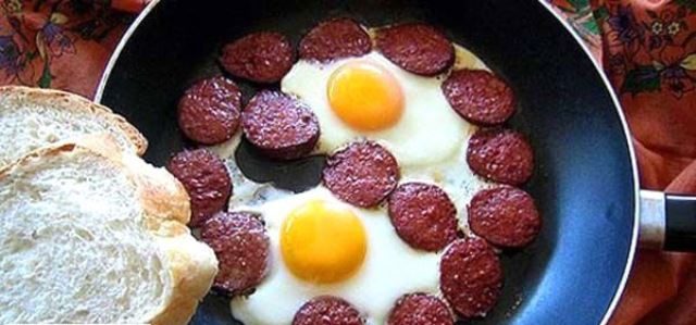 Sabahları aç karnına yememeniz gerekenler