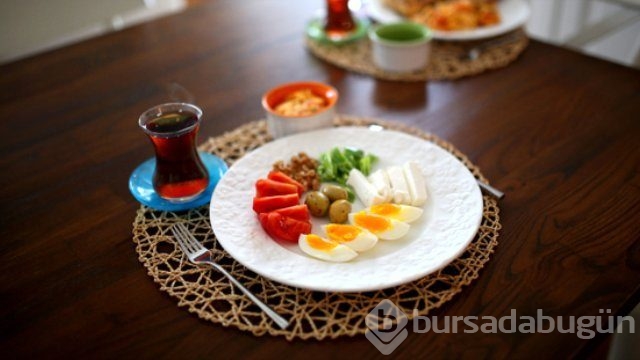 Kahvaltıda yumurtanın yanında çay tüketmeyin