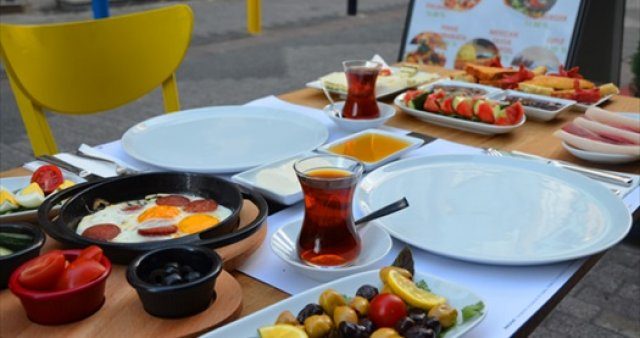 Kahvaltıda yumurtanın yanında çay tüketmeyin