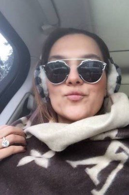 Demet Akalın'ın tek taşını gösterme merakı