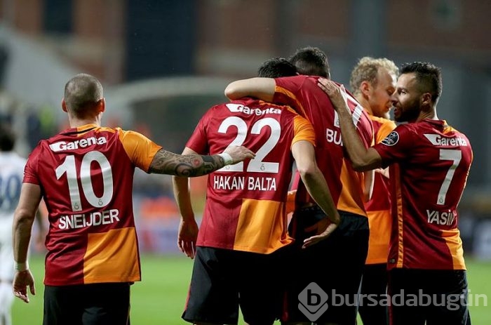 Mustafa Denizli neşteri vuruyor