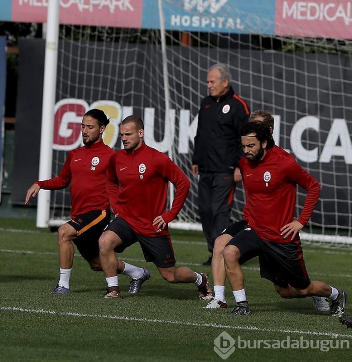 Mustafa Denizli neşteri vuruyor