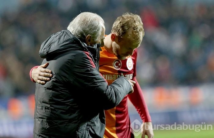 Mustafa Denizli neşteri vuruyor