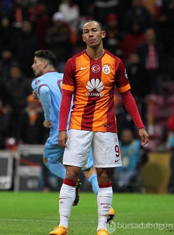 Mustafa Denizli neşteri vuruyor