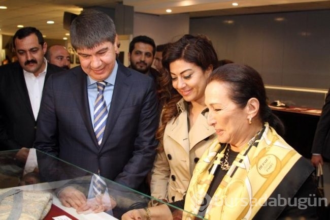 Gül Sunal, eşi adına açılan sergide gözyaşlarını tutamadı