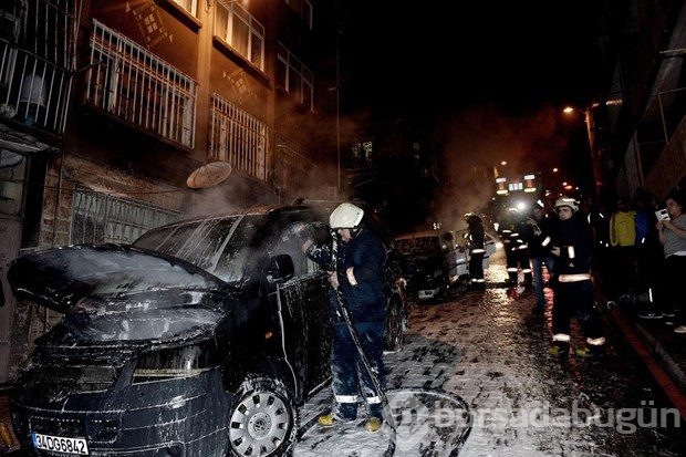 Beyoğlu'da 6 araç kundaklandı