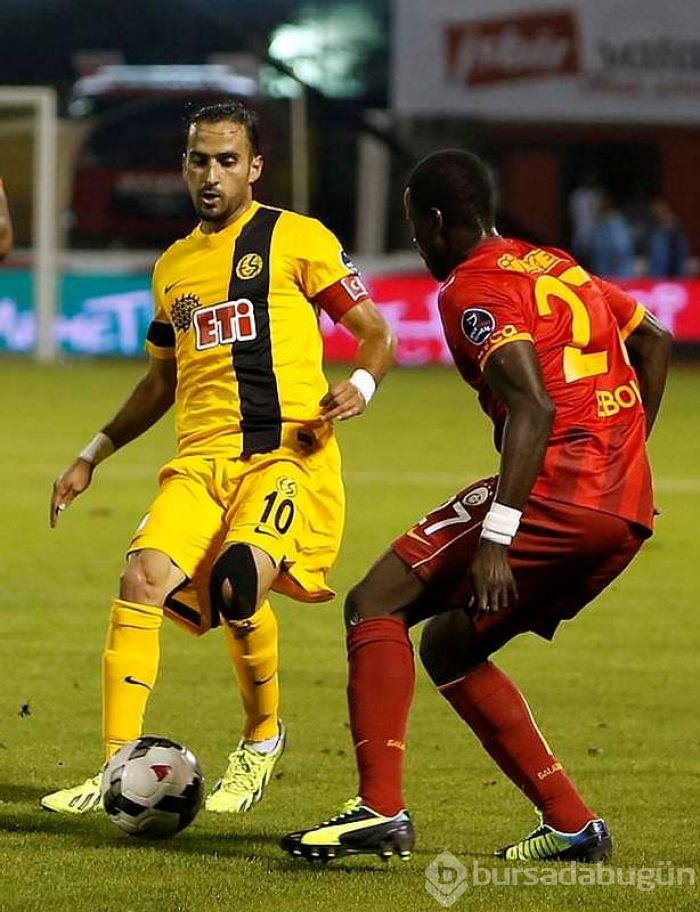 Eboue: Fenerbahçe'de oynarım