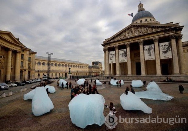 Paris'in göbeğine buz kütleleri