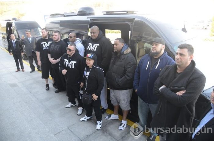 Boks şampiyonu Floyd Mayweather özel jetten terlikle indi