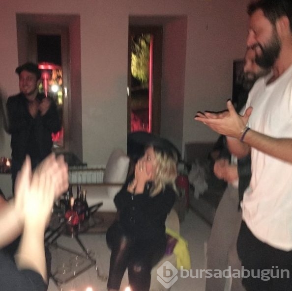 Saba Tümer'e doğum günü sürprizi