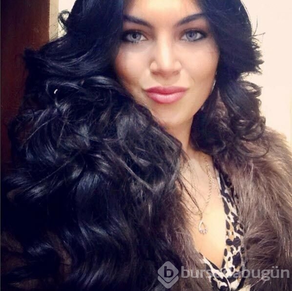 İzmirli avukat modellik de yapıyor