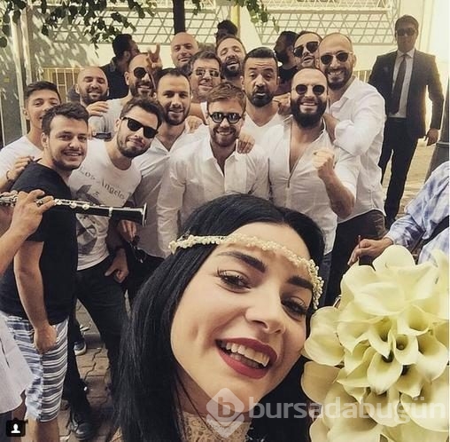 Alyanslarını çıkardılar