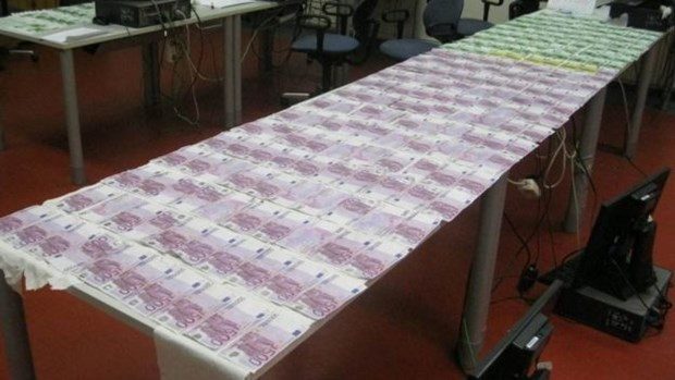 Tuna Nehri'nde 100 bin euro buldu