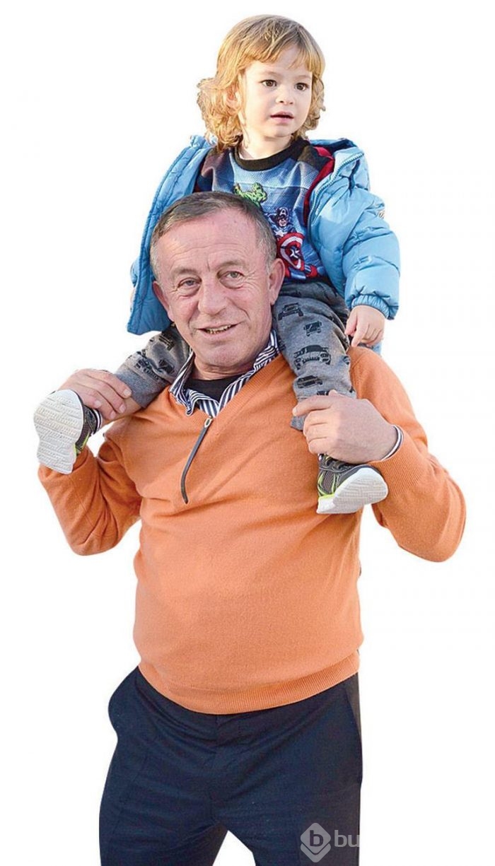 Ali Ağaoğlu'ndan oğluna inşa temalı doğum günü