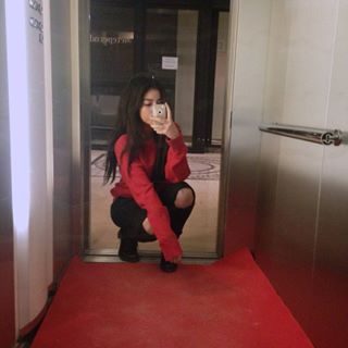 Kim bu kız?