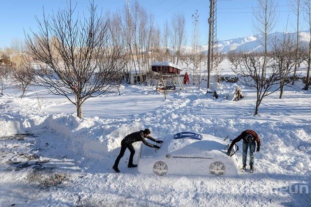 Kardan adam yerine, araba yaptılar