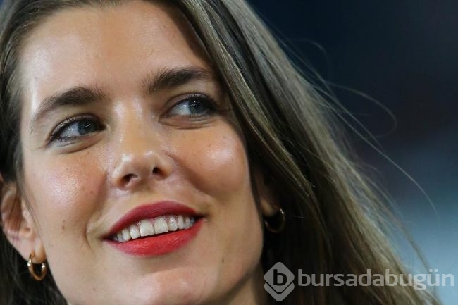 Charlotte Casiraghi giderek annesine benziyor