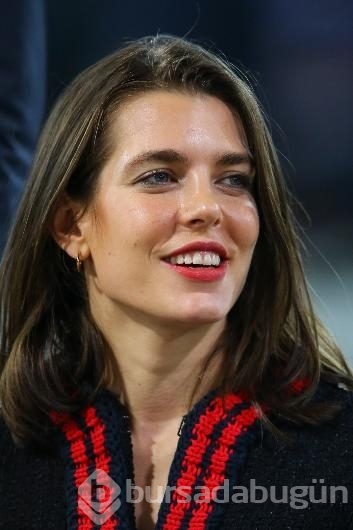 Charlotte Casiraghi giderek annesine benziyor