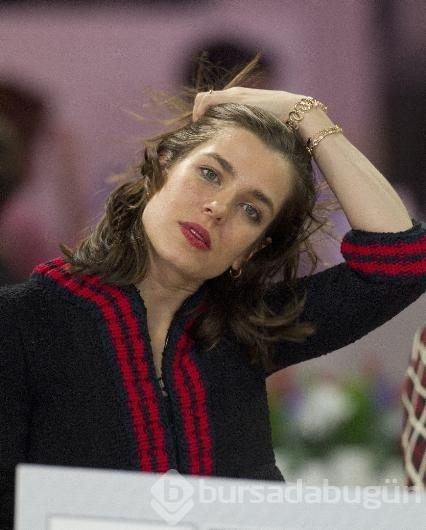 Charlotte Casiraghi giderek annesine benziyor