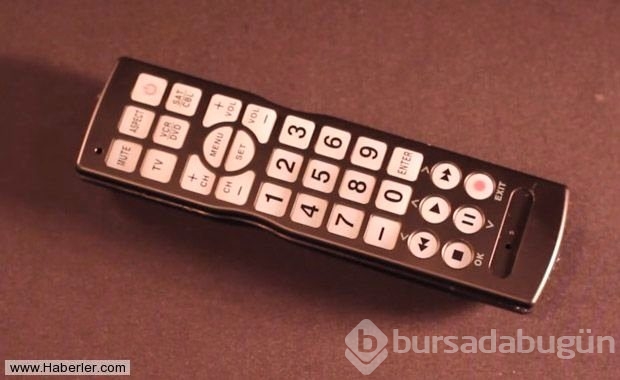 Yastıktan televizyon kumandası yaptı