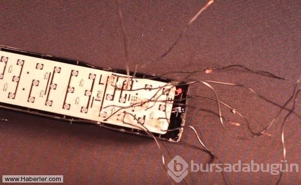 Yastıktan televizyon kumandası yaptı