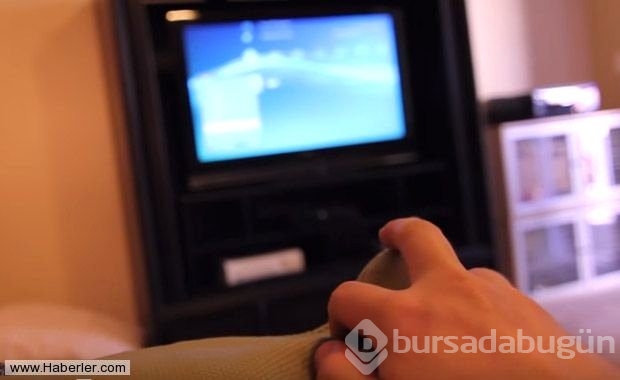Yastıktan televizyon kumandası yaptı