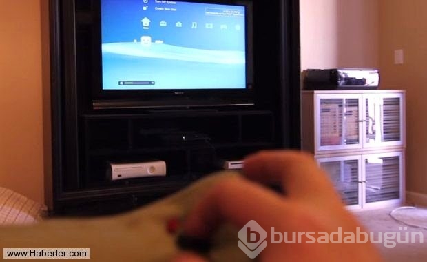 Yastıktan televizyon kumandası yaptı