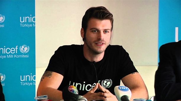 Kıvanç Tatlıtuğ 1 milyon imza toplayacak!