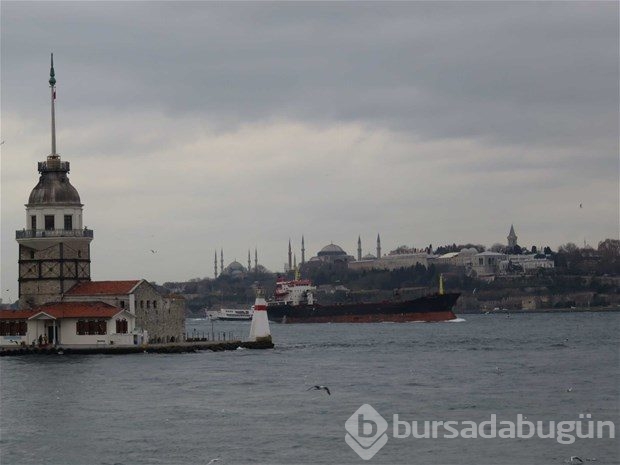 Rus askeri kargo gemisi böyle geçti