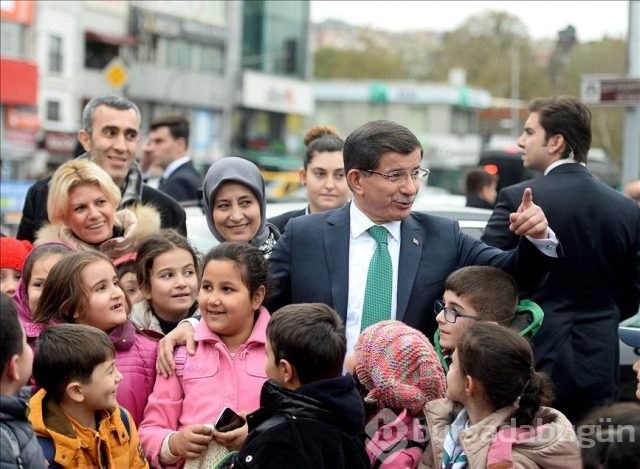 Davutoğlu çocukları ofisinde ağırladı