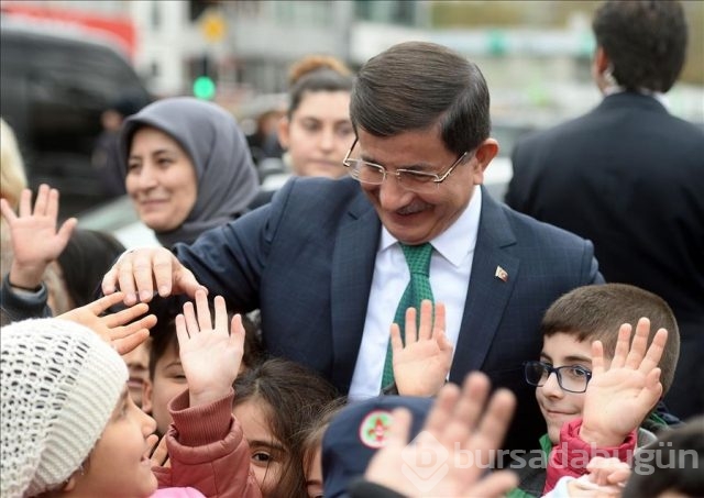 Davutoğlu çocukları ofisinde ağırladı
