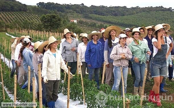 Erkeklerin girmesi yasak kasabada sadece kadınlar yaşıyor